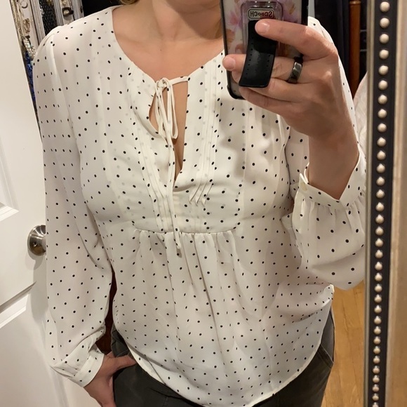 Ann Taylor LOFT Polkadot flowy blouse EUC - Picture 10 of 10